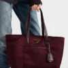 Prada Re-Edition 1978 Μεσαίου μεγέθους τσάντα tote από Re-Nylon και δέρμα Saffiano Prada Re-Edition 1978 Μεσαίου μεγέθους τσάντα tote από Re-Nylon και δέρμα Saffiano