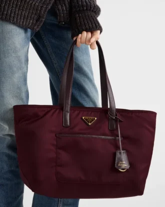 Prada Re-Edition 1978 Μεσαίου μεγέθους τσάντα tote από Re-Nylon και δέρμα Saffiano
