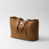Prada Re-Edition 1978 Μεσαίου μεγέθους τσάντα tote από Re-Nylon και δέρμα Saffiano Prada Re-Edition 1978 Μεσαίου μεγέθους τσάντα tote από Re-Nylon και δέρμα Saffiano