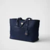 Prada Re-Edition 1978 Μεσαίου μεγέθους τσάντα tote από Re-Nylon και δέρμα Saffiano Prada Re-Edition 1978 Μεσαίου μεγέθους τσάντα tote από Re-Nylon και δέρμα Saffiano