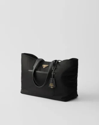 Prada Re-Edition 1978 Μεσαίου μεγέθους τσάντα tote από Re-Nylon και δέρμα Saffiano