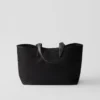 Prada Re-Edition 1978 Μεσαίου μεγέθους τσάντα tote από Re-Nylon και δέρμα Saffiano Prada Re-Edition 1978 Μεσαίου μεγέθους τσάντα tote από Re-Nylon και δέρμα Saffiano