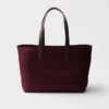 Prada Re-Edition 1978 Μεσαίου μεγέθους τσάντα tote από Re-Nylon και δέρμα Saffiano Prada Re-Edition 1978 Μεσαίου μεγέθους τσάντα tote από Re-Nylon και δέρμα Saffiano