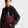 Prada Re-Edition 1978 Μεσαίου μεγέθους τσάντα tote από Re-Nylon και δέρμα Saffiano Prada Re-Edition 1978 Μεσαίου μεγέθους τσάντα tote από Re-Nylon και δέρμα Saffiano