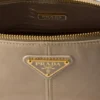 Prada Re-Edition 2002 Μεσαίου Μεγέθους Δερμάτινη Τσάντα Ώμου Prada Re-Edition 2002 Μεσαίου Μεγέθους Δερμάτινη Τσάντα Ώμου