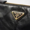 Prada Re-Edition 2002 Μεσαίου Μεγέθους Δερμάτινη Τσάντα Ώμου Prada Re-Edition 2002 Μεσαίου Μεγέθους Δερμάτινη Τσάντα Ώμου