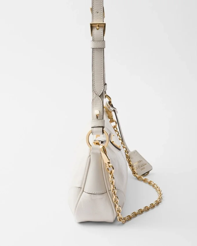 Prada Re-Edition 2002 Μεσαίου Μεγέθους Δερμάτινη Τσάντα Ώμου Prada Re-Edition 2002 Μεσαίου Μεγέθους Δερμάτινη Τσάντα Ώμου
