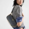 Prada Re-Edition 2002 Μεσαίου Μεγέθους Δερμάτινη Τσάντα Ώμου Prada Re-Edition 2002 Μεσαίου Μεγέθους Δερμάτινη Τσάντα Ώμου