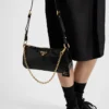 Prada Re-Edition 2002 Μεσαίου Μεγέθους Δερμάτινη Τσάντα Ώμου Prada Re-Edition 2002 Μεσαίου Μεγέθους Δερμάτινη Τσάντα Ώμου