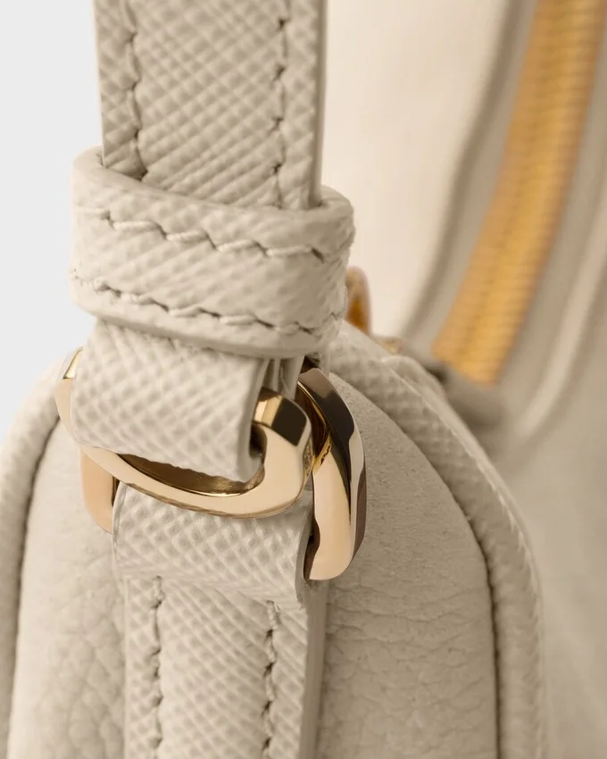 Prada Re-Edition 2005 Μίνι τσάντα από δέρμα Nubuck και Saffiano Prada Re-Edition 2005 Μίνι τσάντα από δέρμα Nubuck και Saffiano