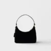Prada Re-Edition 2005 Μίνι τσάντα από βελούδο και δέρμα Saffiano