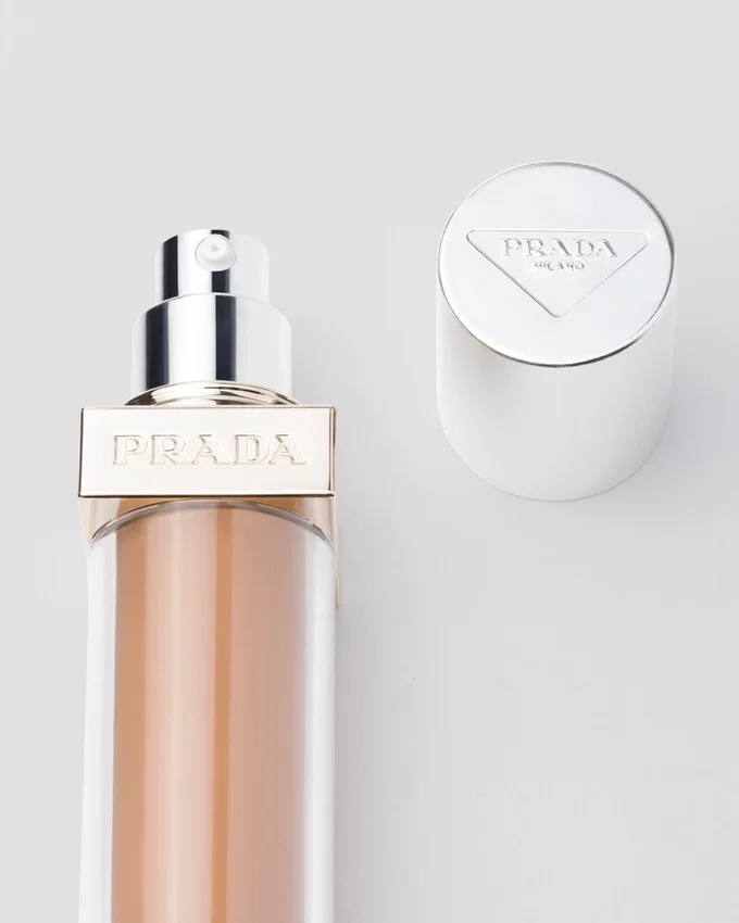 Prada Reveal Skin Optimizing Foundation – Dn70 – Σκούρο ουδέτερο Prada Reveal Skin Optimizing Foundation – Dn70 – Σκούρο ουδέτερο