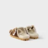 Σανδάλια από σουέτ και shearling Σανδάλια από σουέτ και shearling