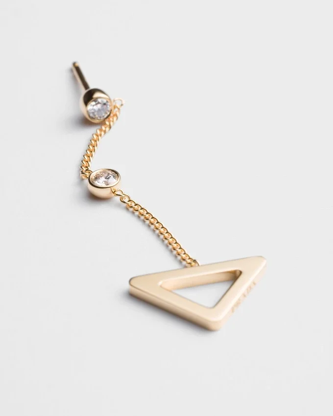 Σκουλαρίκια Eternal Gold Cut-Out Drop σε κίτρινο χρυσό με διαμάντια Σκουλαρίκια Eternal Gold Cut-Out Drop σε κίτρινο χρυσό με διαμάντια
