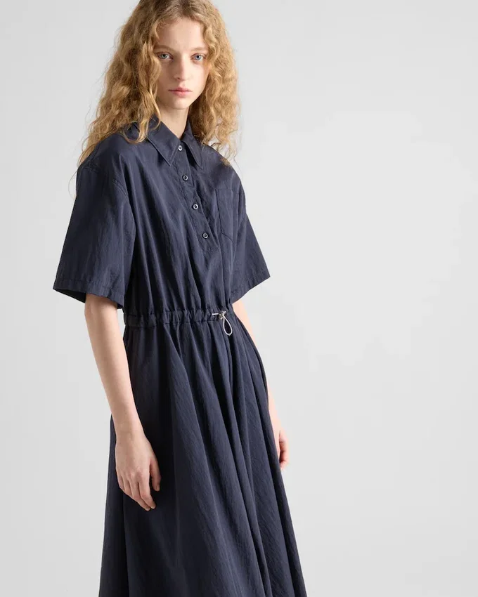 Τεχνικό φόρεμα Ponga με κοντά μανίκια Τεχνικό φόρεμα Ponga με κοντά μανίκια