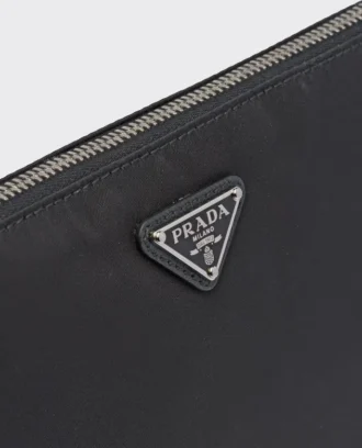 Θήκη από Re-Nylon και δέρμα Saffiano