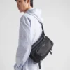 Τσάντα ώμου από Re-Nylon και δέρμα Saffiano Τσάντα ώμου από Re-Nylon και δέρμα Saffiano