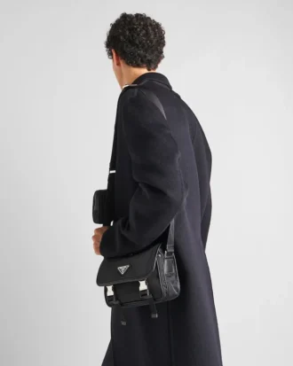 Τσάντα ώμου από Re-Nylon και δέρμα Saffiano