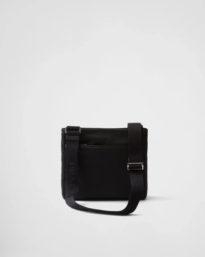 Τσάντα ώμου από Re-Nylon και δέρμα Saffiano Τσάντα ώμου από Re-Nylon και δέρμα Saffiano