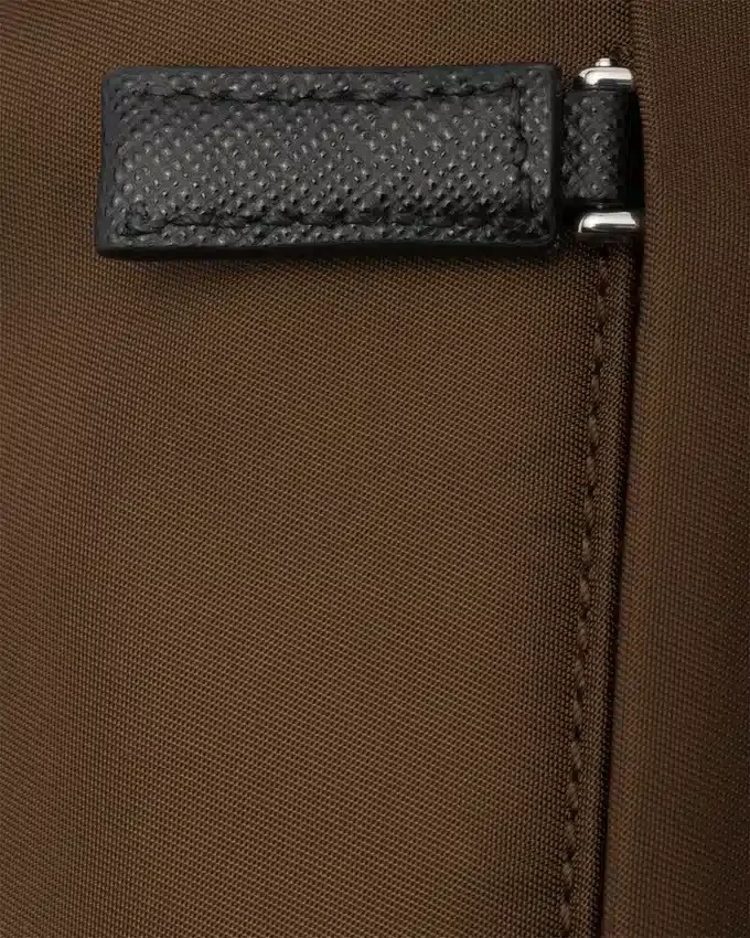 Τσάντα ώμου από Re-Nylon και δέρμα Saffiano Τσάντα ώμου από Re-Nylon και δέρμα Saffiano