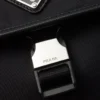 Τσάντα ώμου από Re-Nylon και δέρμα Saffiano Τσάντα ώμου από Re-Nylon και δέρμα Saffiano