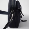 Τσάντα ώμου από Re-Nylon και δέρμα Saffiano Τσάντα ώμου από Re-Nylon και δέρμα Saffiano