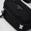 Τσάντα ώμου από Re-Nylon και δέρμα Saffiano Τσάντα ώμου από Re-Nylon και δέρμα Saffiano