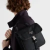 Τσάντα ώμου από Re-Nylon και δέρμα Saffiano Τσάντα ώμου από Re-Nylon και δέρμα Saffiano