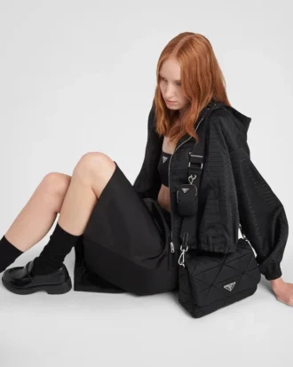 Τσάντα ώμου με επένδυση από Re-Nylon