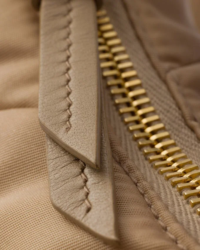 Τσάντα ώμου με επένδυση από Re-Nylon Τσάντα ώμου με επένδυση από Re-Nylon