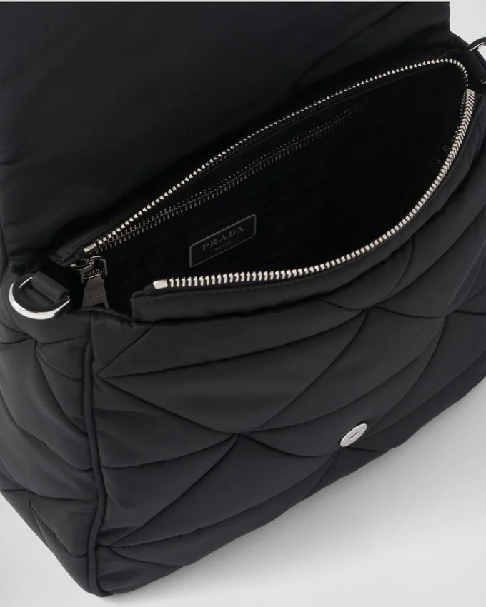 Τσάντα ώμου με επένδυση από Re-Nylon Τσάντα ώμου με επένδυση από Re-Nylon