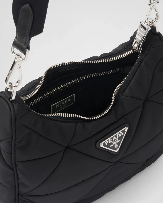 Τσάντα ώμου με επένδυση από Re-Nylon Τσάντα ώμου με επένδυση από Re-Nylon
