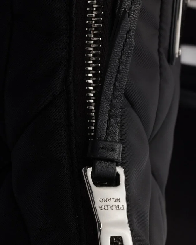 Τσάντα ώμου με επένδυση από Re-Nylon Τσάντα ώμου με επένδυση από Re-Nylon
