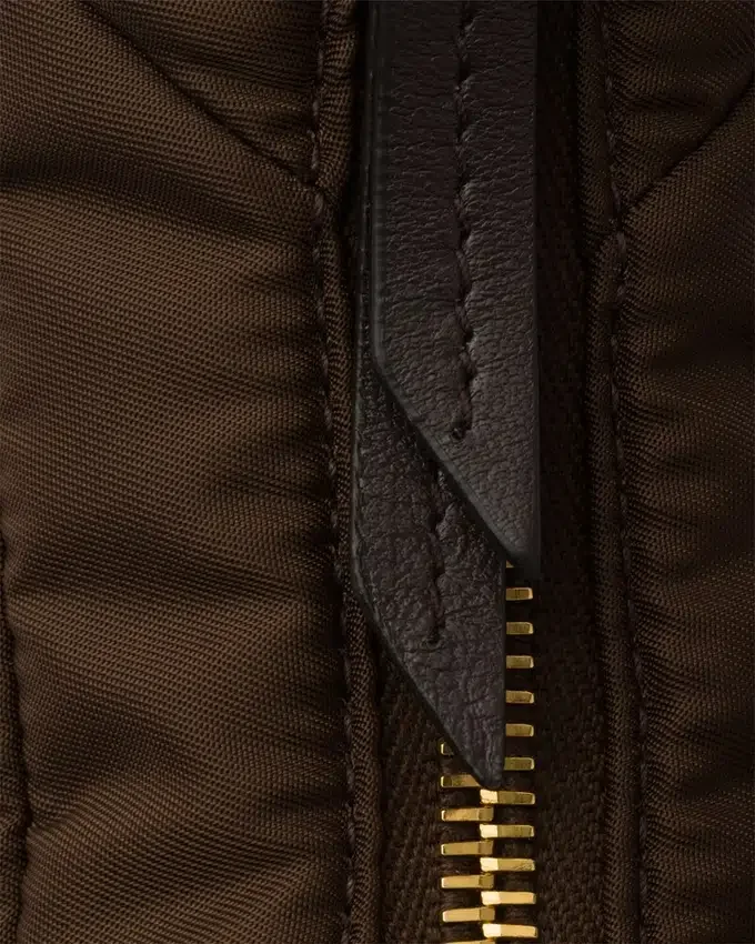 Τσάντα ώμου με επένδυση από Re-Nylon Τσάντα ώμου με επένδυση από Re-Nylon