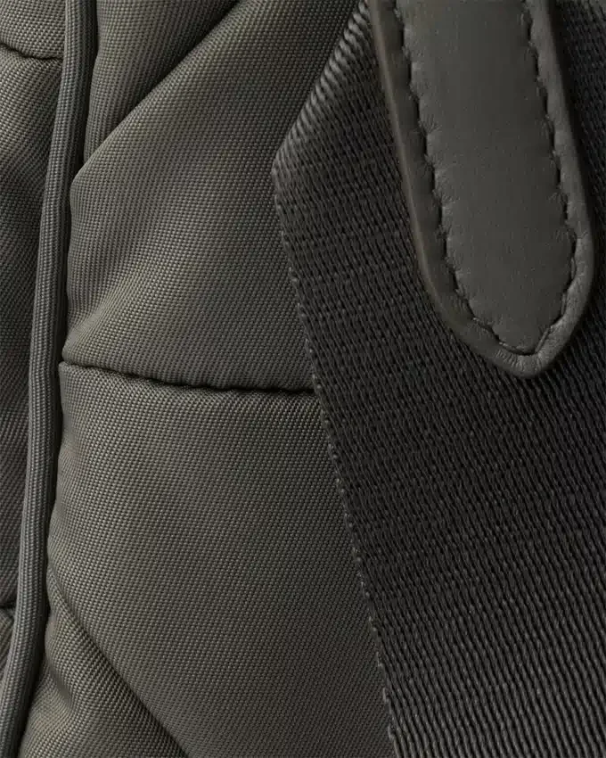 Τσάντα ώμου με επένδυση από Re-Nylon Τσάντα ώμου με επένδυση από Re-Nylon