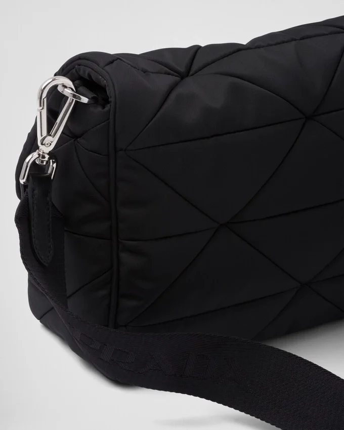 Τσάντα ώμου με επένδυση από Re-Nylon Τσάντα ώμου με επένδυση από Re-Nylon