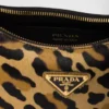 Τσάντα ώμου Prada Arqua από δέρμα με τύπωμα Τσάντα ώμου Prada Arqua από δέρμα με τύπωμα