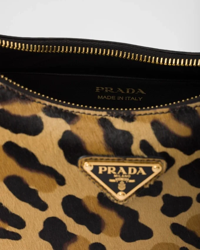 Τσάντα ώμου Prada Arqua από δέρμα με τύπωμα Τσάντα ώμου Prada Arqua από δέρμα με τύπωμα