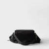 Τσάντα ώμου Prada Explore Medium από δέρμα Nappa με πτερύγιο Τσάντα ώμου Prada Explore Medium από δέρμα Nappa με πτερύγιο