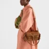 Τσάντα ώμου Prada Explore Medium από δέρμα Nappa με πτερύγιο Τσάντα ώμου Prada Explore Medium από δέρμα Nappa με πτερύγιο