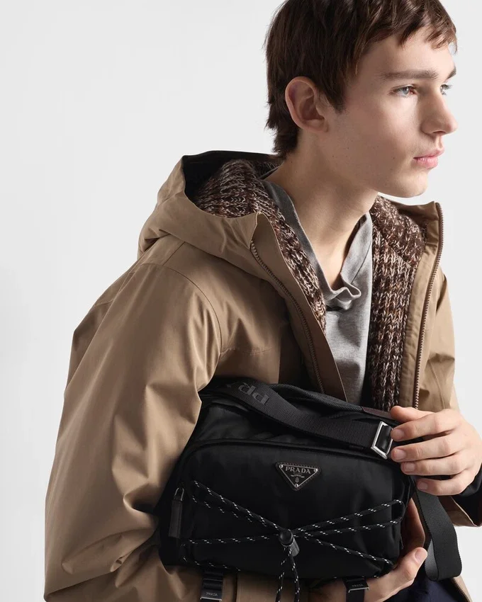 Τσάντα ώμου Prada Speedrock από Re-Nylon και δέρμα Τσάντα ώμου Prada Speedrock από Re-Nylon και δέρμα