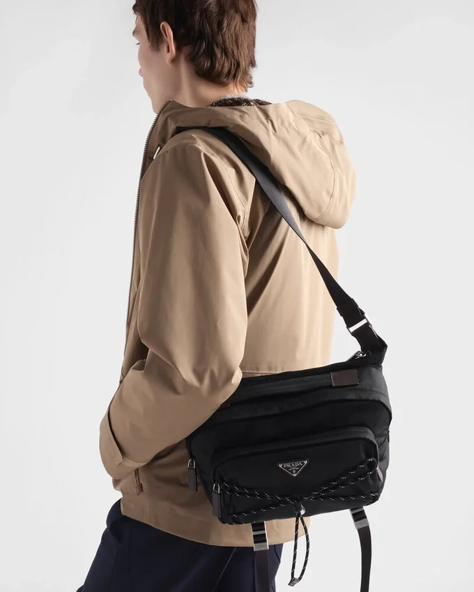 Τσάντα ώμου Prada Speedrock από Re-Nylon και δέρμα Τσάντα ώμου Prada Speedrock από Re-Nylon και δέρμα