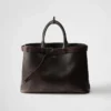 Τσάντα Prada από δέρμα Nappa με αγκράφα και ζώνη