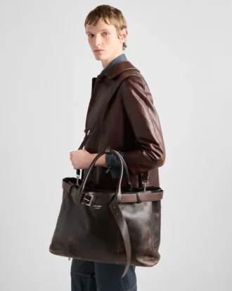 Τσάντα Prada από δέρμα Nappa με αγκράφα και ζώνη