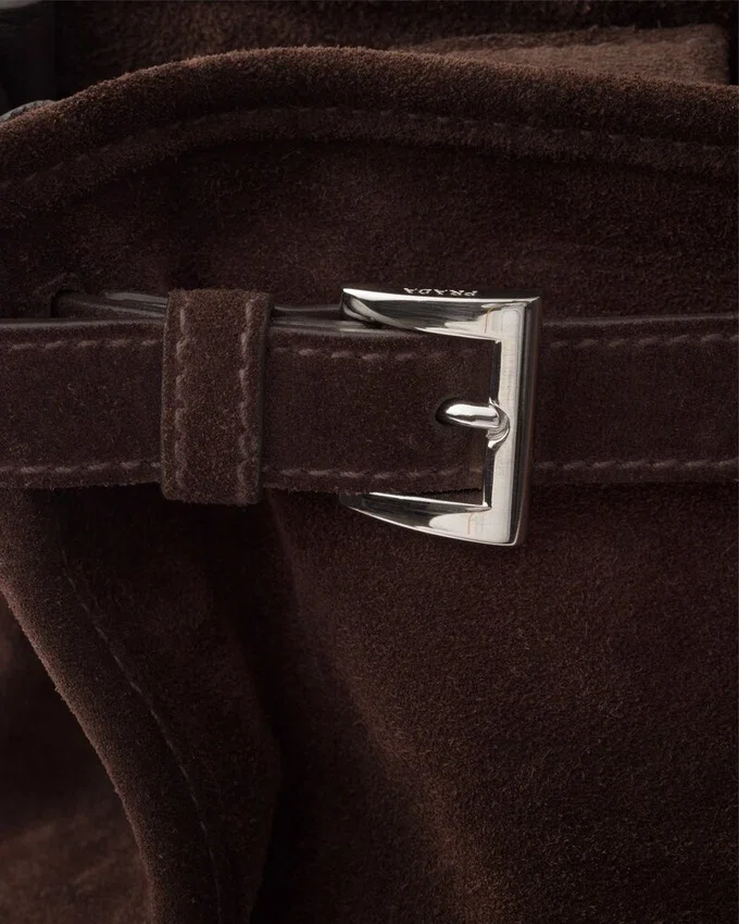 Τσάντα Prada Bonnie από σουέτ Τσάντα Prada Bonnie από σουέτ