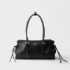 Τσάντα Prada Bonnie Medium από δέρμα με παλαιωμένη όψη Τσάντα Prada Bonnie Medium από δέρμα με παλαιωμένη όψη