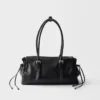 Τσάντα Prada Bonnie Medium από δέρμα με παλαιωμένη όψη Τσάντα Prada Bonnie Medium από δέρμα με παλαιωμένη όψη