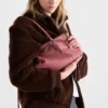 Τσάντα Prada Bonnie Medium από δέρμα με παλαιωμένη όψη Τσάντα Prada Bonnie Medium από δέρμα με παλαιωμένη όψη