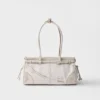 Τσάντα Prada Bonnie Medium από λινό με τύπωμα και δέρμα Τσάντα Prada Bonnie Medium από λινό με τύπωμα και δέρμα