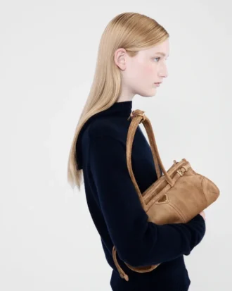 Τσάντα Prada Bonnie Medium από σουέτ